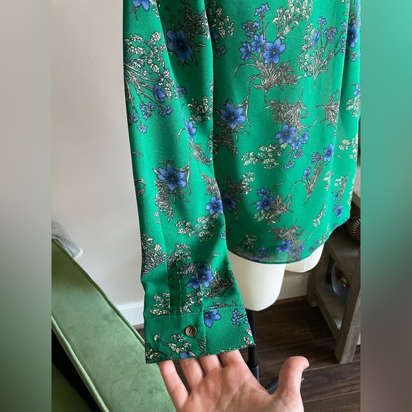 NWOT Heartloom brand blouse sold on Revolve, size small. - Picture 7 of 8